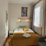 Iskra Bed & Breakfast 3*