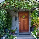 Iskra Bed & Breakfast 3*