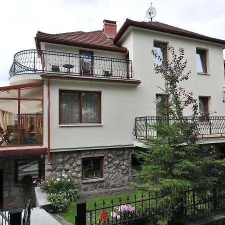 לינה וארוחת בוקר Iskra 3*