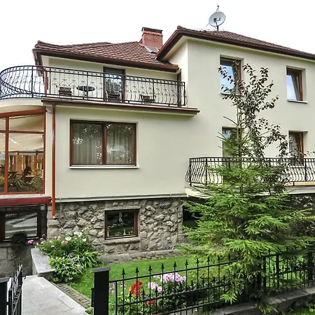 לינה וארוחת בוקר Iskra 3*