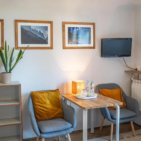 Iskra Bed & Breakfast 3*