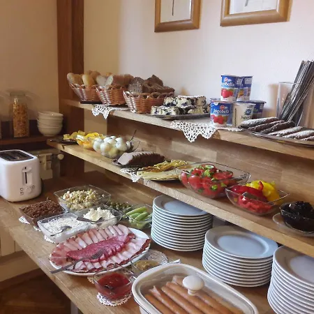 לינה וארוחת בוקר Iskra