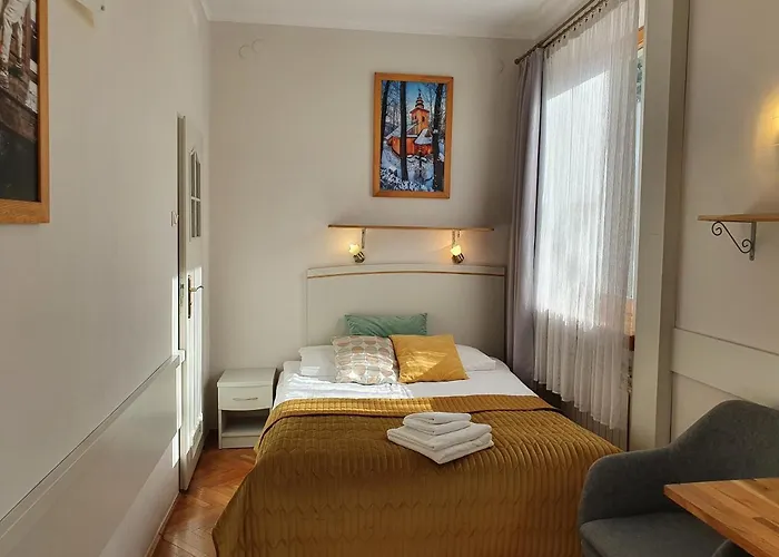 Iskra Bed & Breakfast 3*