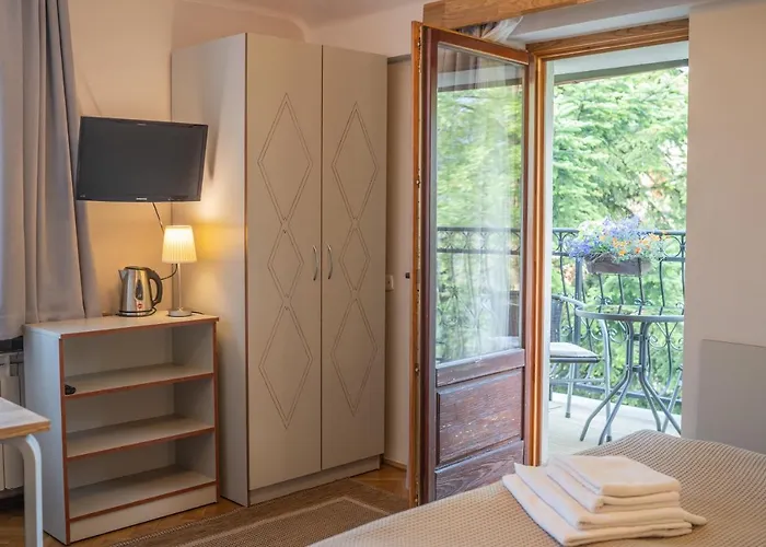 Iskra Bed & Breakfast 3*